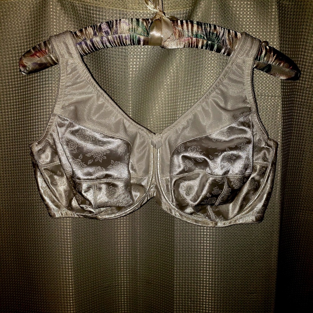 Cacique 42DD Minimizer Bra